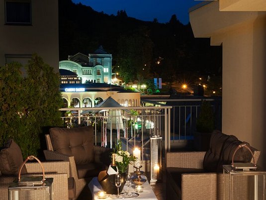 Terrasse am Abend, Penthouse Lounge, Hotel Admiral Baden bei Wien Terrasse am Abend, Penthouse Lounge, Hotel Admiral Baden bei Wien