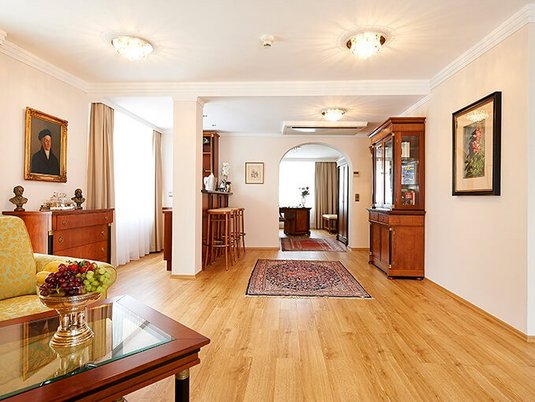 Penthouse Lounge im 4-Sterne Hotel Admiral in Baden bei Wien Penthouse Lounge im 4-Sterne Hotel Admiral in Baden bei Wien