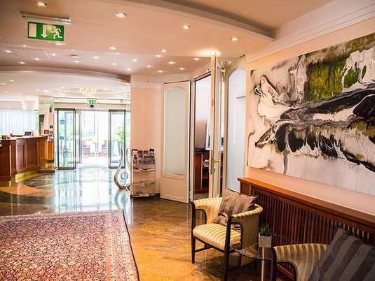 Lobby im 4-Sterne Hotel Admiral in Baden bei Wien Lobby im 4-Sterne Hotel Admiral in Baden bei Wien