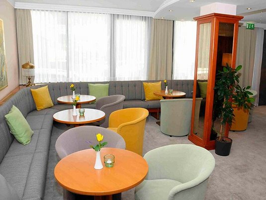 Café & Bar im Hotel Admiral, Baden bei Wien Café & Bar im Hotel Admiral, Baden bei Wien