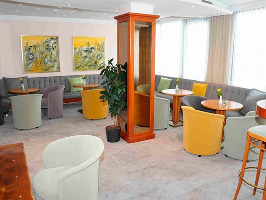 Café & Bar im Hotel Admiral, Baden bei Wien Café & Bar im Hotel Admiral, Baden bei Wien